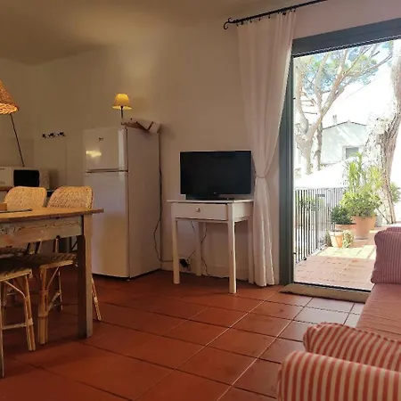 T2 - Sunny Duplex With Garden 50m From