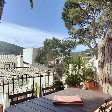 T2 - Sunny Duplex With Garden 50m From