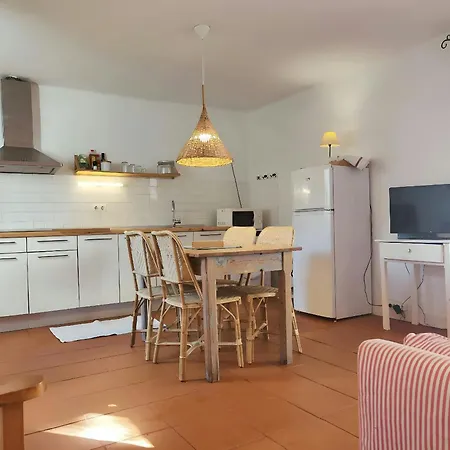 T2 - Sunny Duplex With Garden 50m From